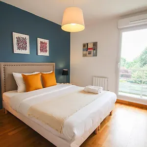 Appartement With Balcony, Parking And Elevator